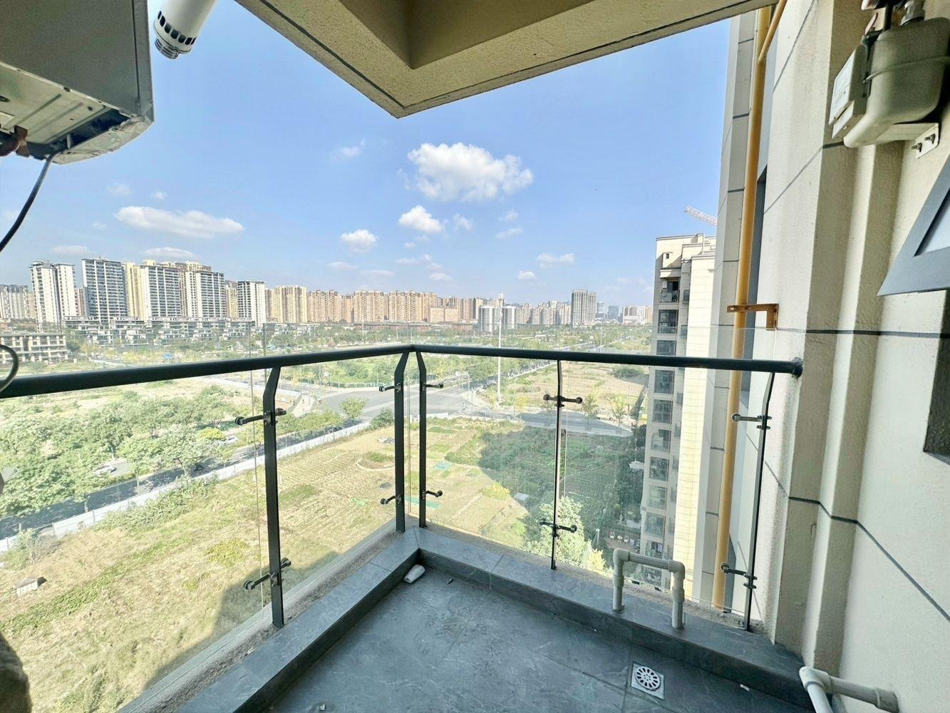 成都卓越珑樾府二手房房源图片