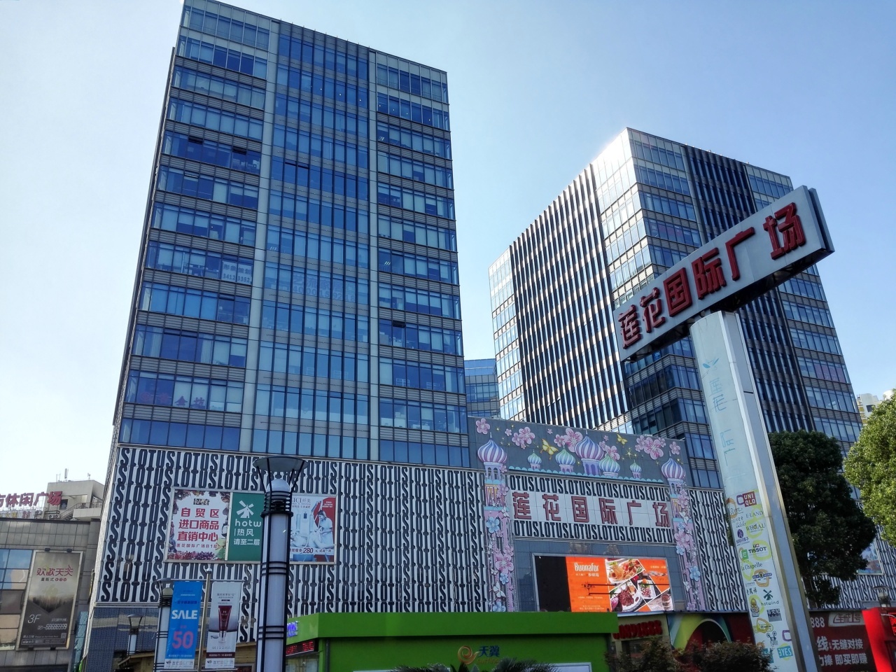 莲花路地铁口,,220平-400平,,带装修隔断,莲花国际