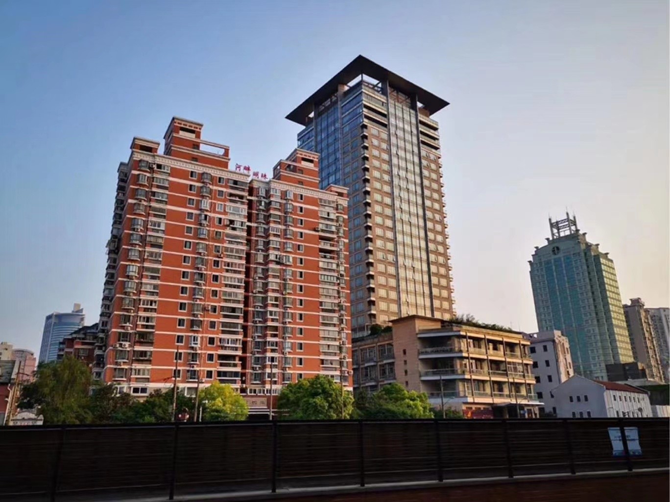 上海河畔明珠二手房房源图片