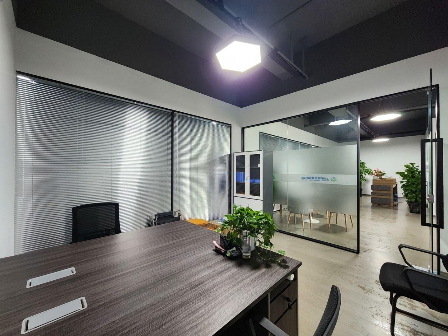 上海保周跨境电商直播产业园二手房房源图片