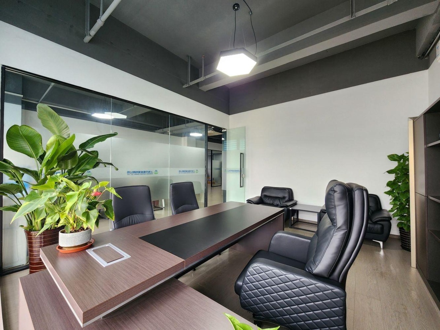 上海保周跨境电商直播产业园二手房房源图片