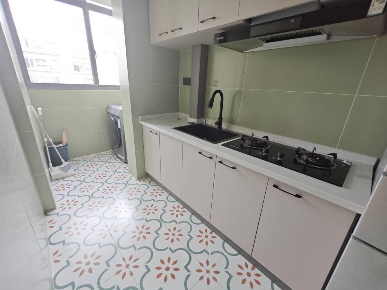 上海共富路305弄1号楼二手房房源图片