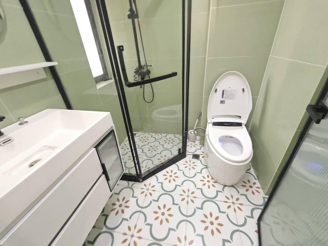 上海共富路305弄1号楼二手房房源图片