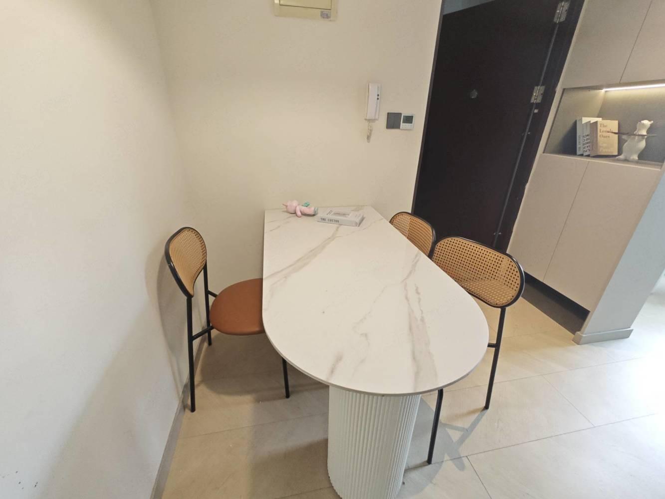 上海共富路305弄1号楼二手房房源图片