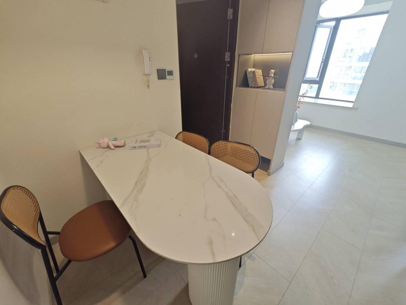 上海共富路305弄1号楼二手房房源图片