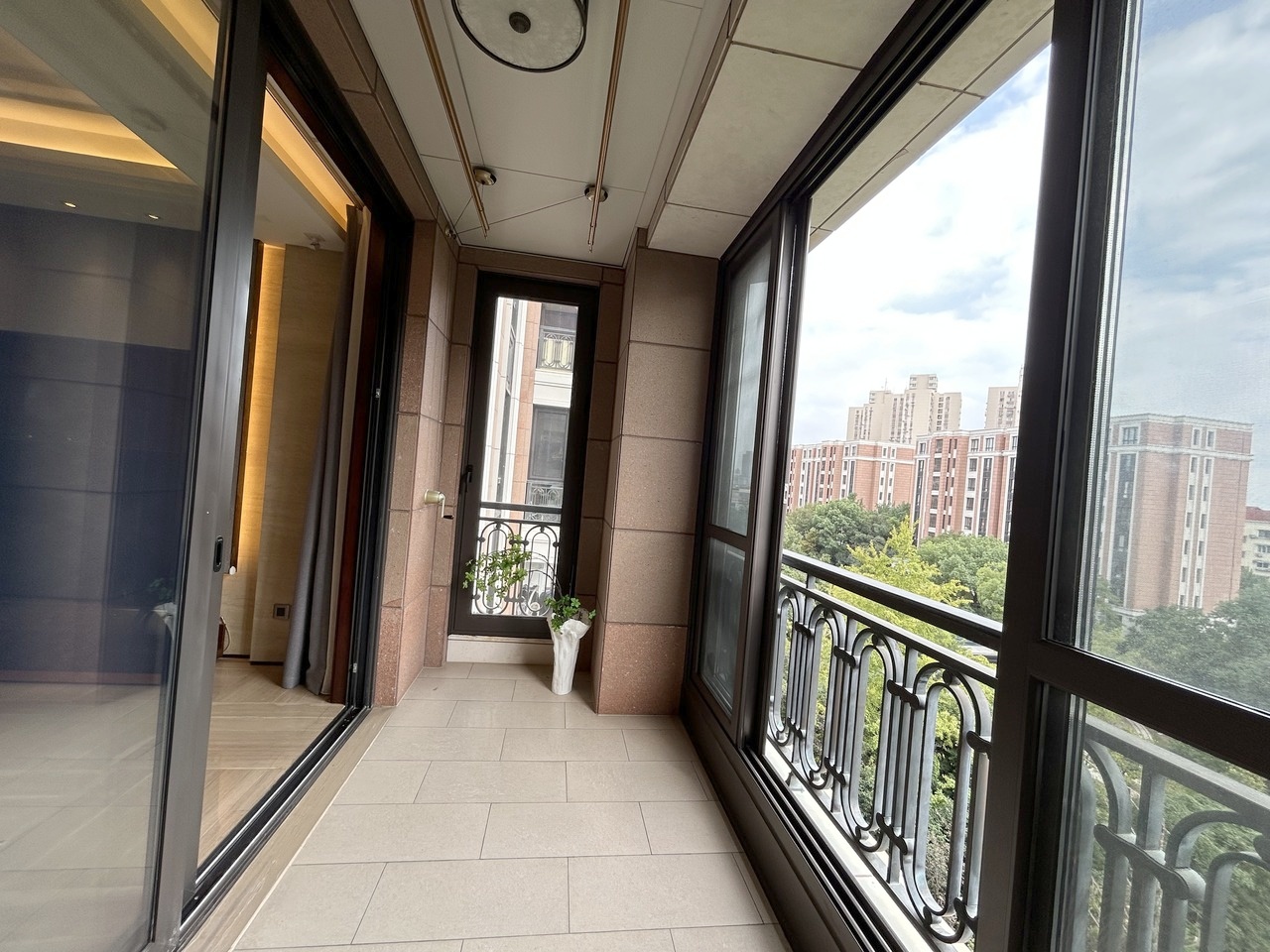 上海宝华紫微花园二手房房源图片