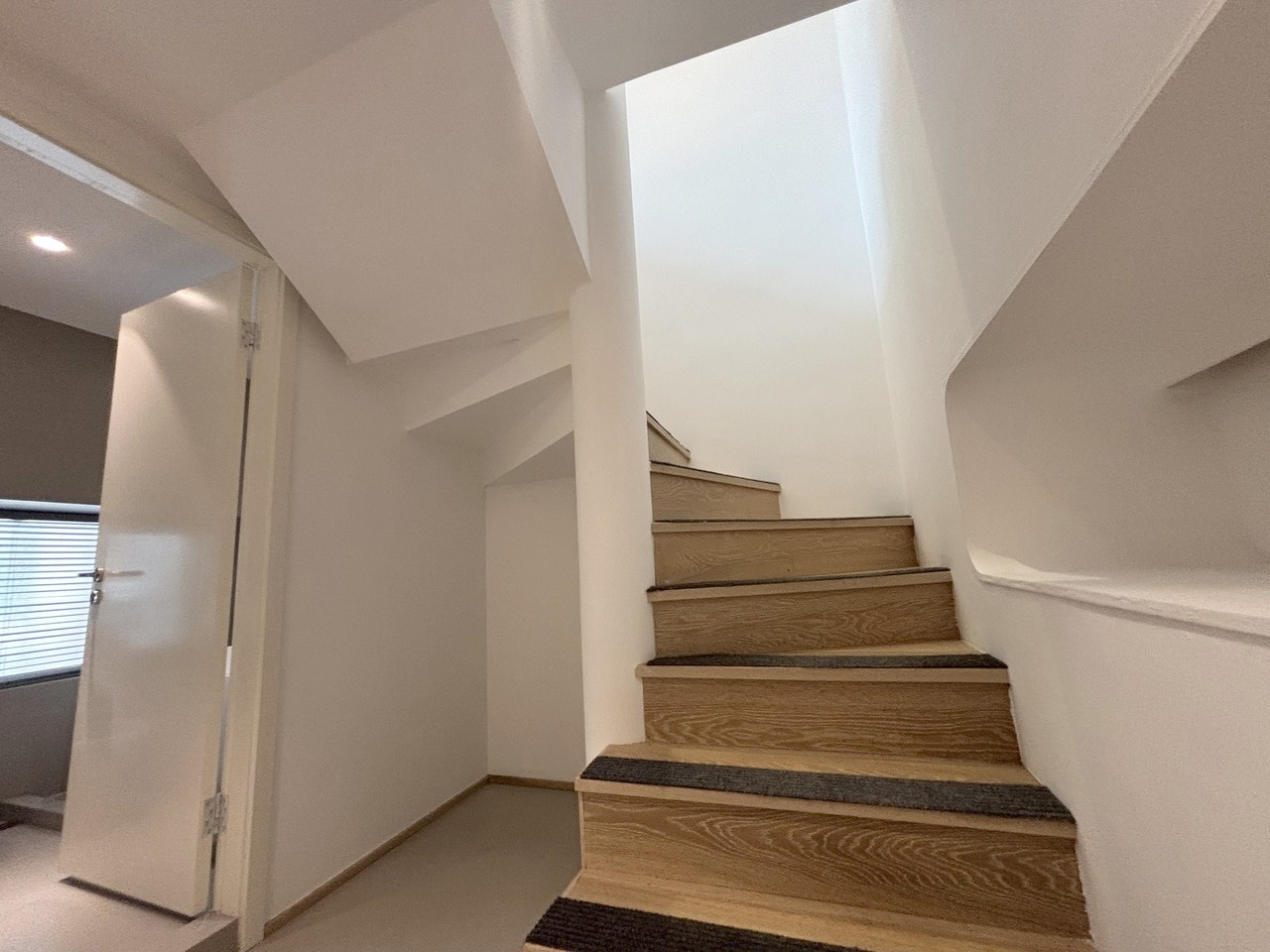 上海东方巴黎霞飞苑二手房房源图片