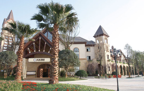 在寂静中品味,在喧闹中生活,此房深情并茂!超值超低价