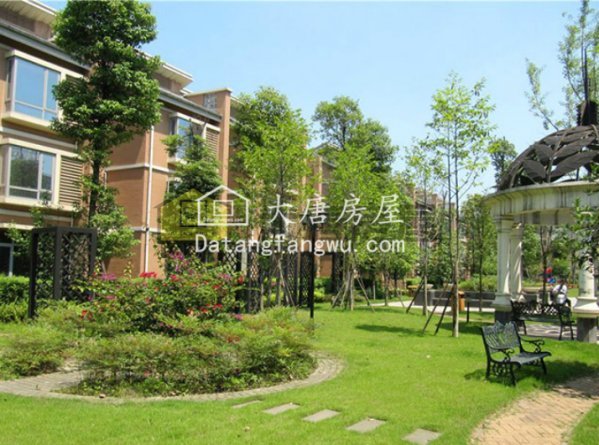 塞纳维清水联排,排实得300平,前后大花园,只要128万,带双车位