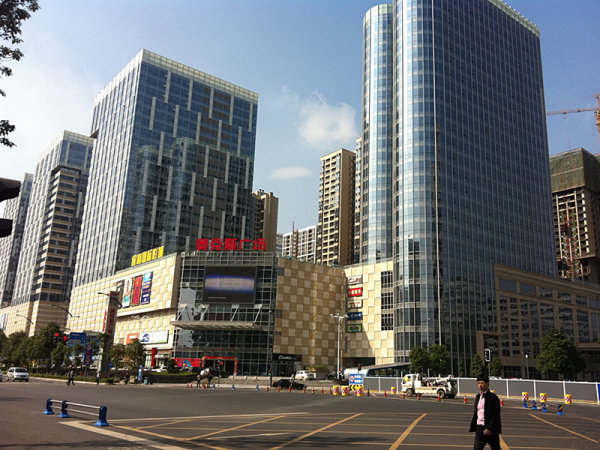 奥克斯广场a座,300平双面采光,豪装带家具,地铁口