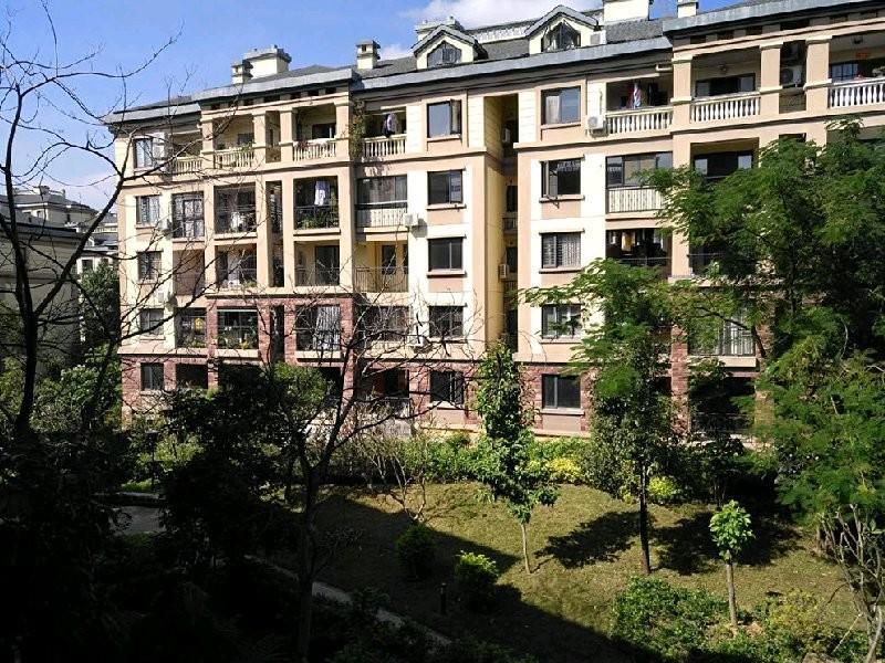 星湖名郡 电梯中层 实用南向三房 笋价出售 业主急售