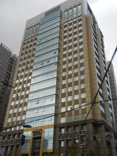 嘉麒大厦租赁处:家具全配450㎡,特价出租,车位充足!